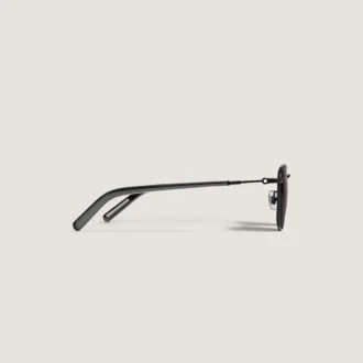 Lunettes de soleil carrées avec monture métallique noire