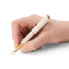 Montblanc Heritage Rouge et Noir « Baby » Édition spéciale Stylo plume couleur ivoire F Montblanc Heritage Rouge et Noir « Baby » Édition spéciale Stylo plume couleur ivoire F